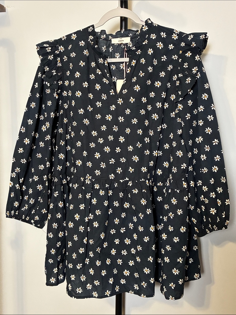 New! entro Navy Blue Daisy-Print Ruffle-Shoulder Tunic Plus Size 1X NWT